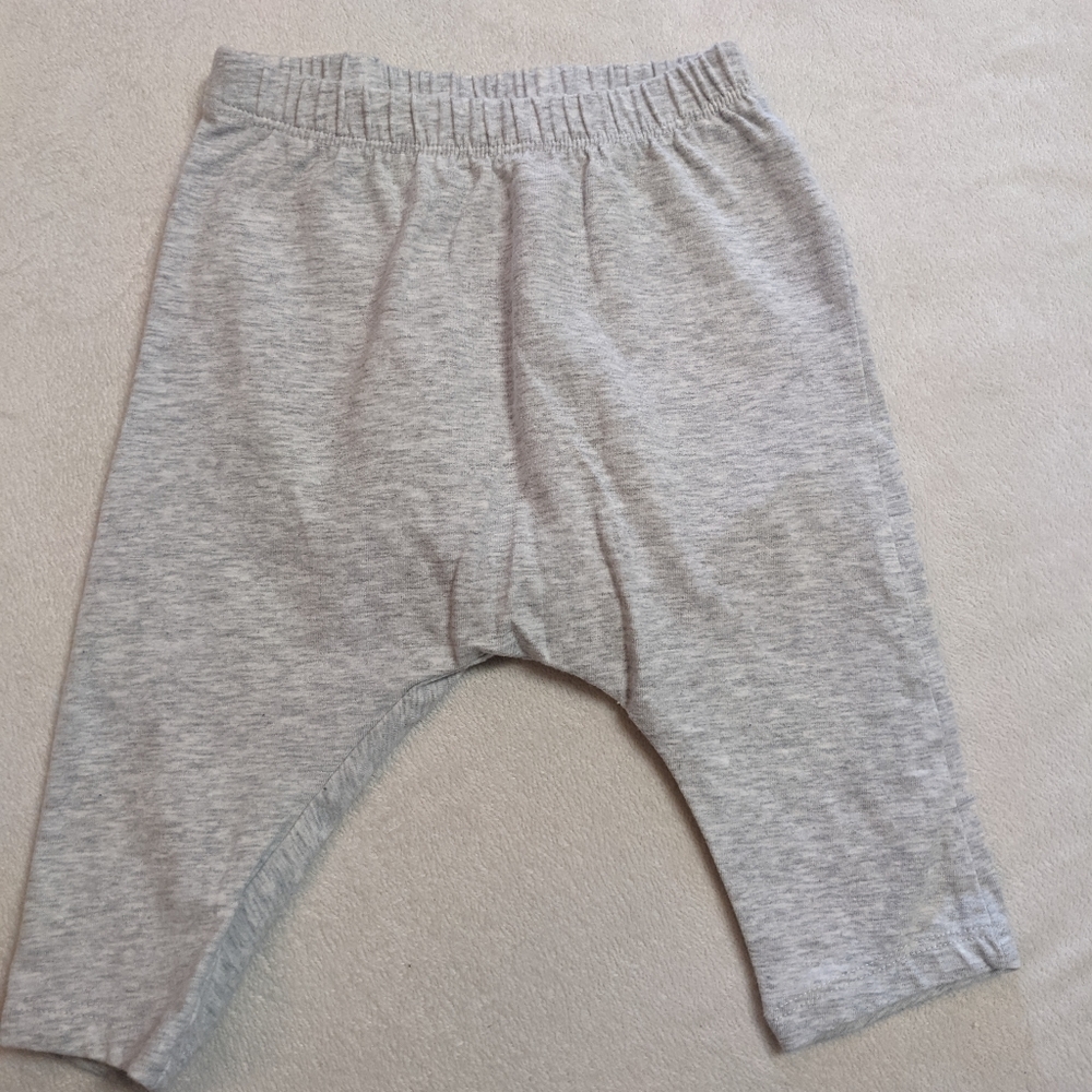 Old navy baby pants 6-12M